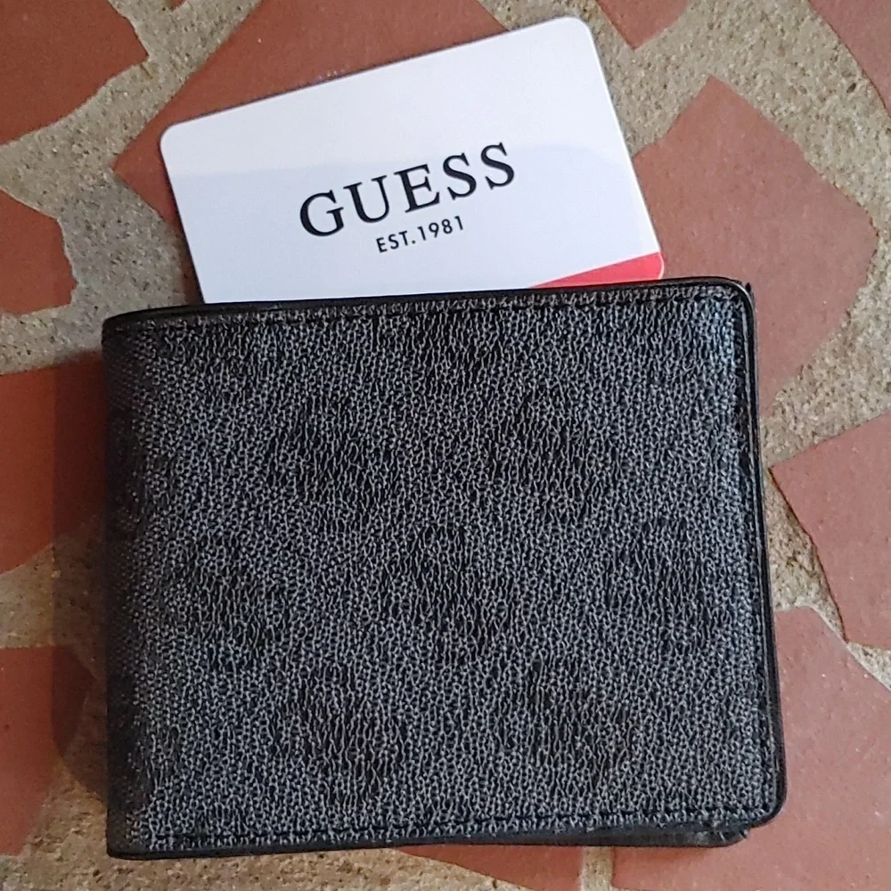Guess Men's Slimfold Bifold Black Leather Wallet (840)